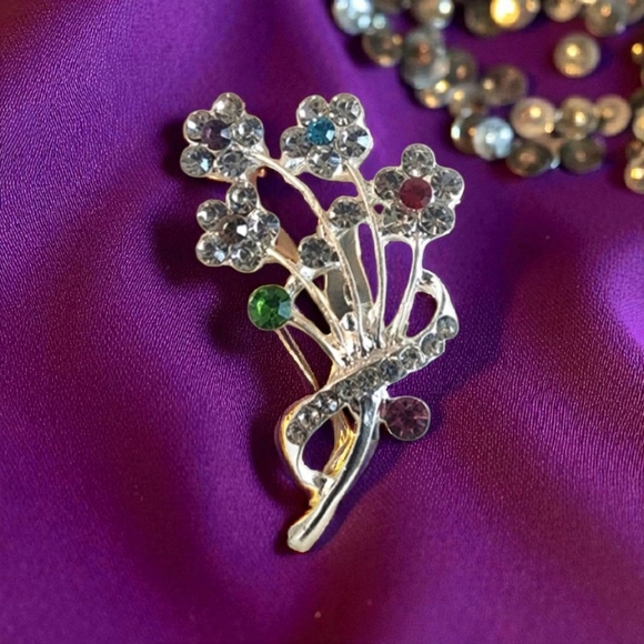 Jewelry - 🔥BEAUTIFUL FLOWER SILVER BROOCH🔥